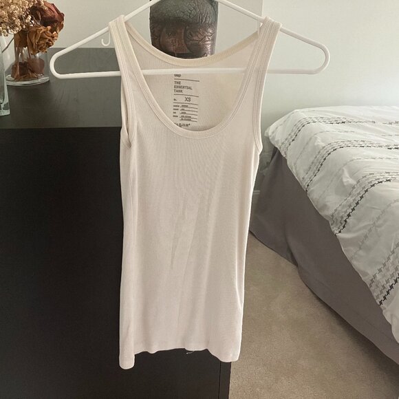 Gap White Essential Tank - Picture 1 of 3